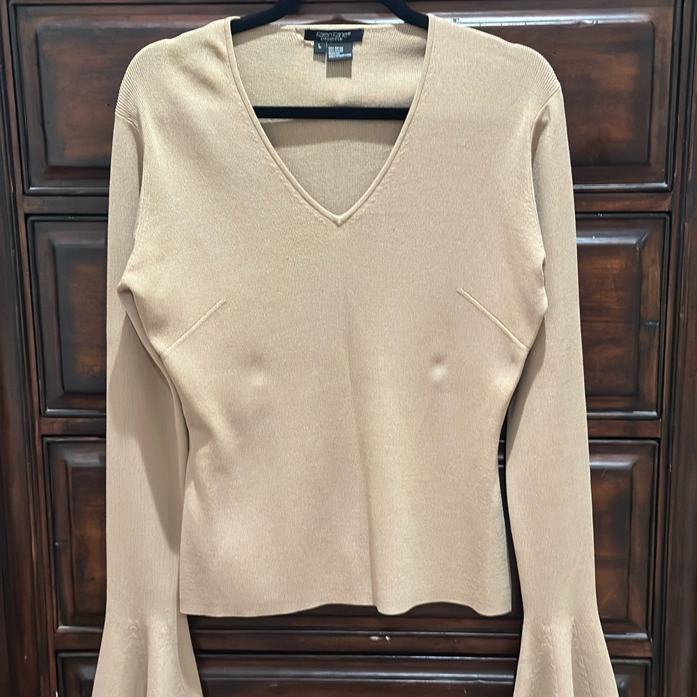 Beautiful Karen Kane sweater. Light weight!